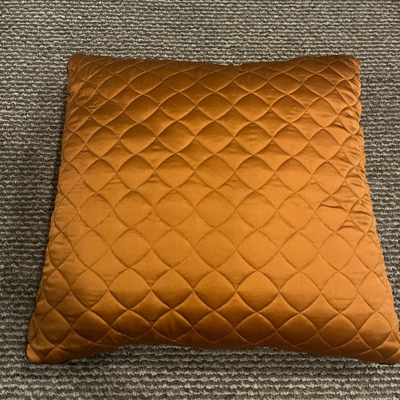 MCM PILLOWS (2) - Picture 5 of 8